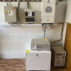HỆ THỐNG ĐIỆN MẶT TRỜI HÒA LƯỚI CÓ LƯU TRỮ